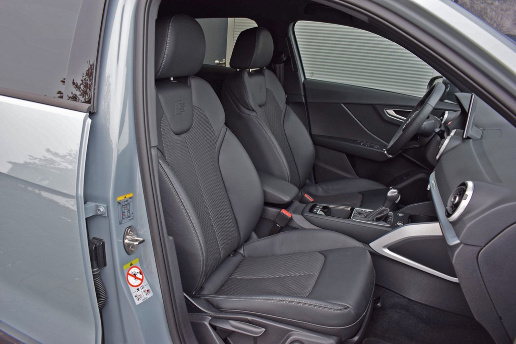 Audi - Q2 35 TFSI S-tronic *S-line*AHK*Matrix*Navi+*19"_19