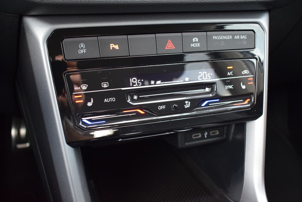 VW - T-Cross 1.0 TSI DSG *Active*Navi*ACC*RüKam_10