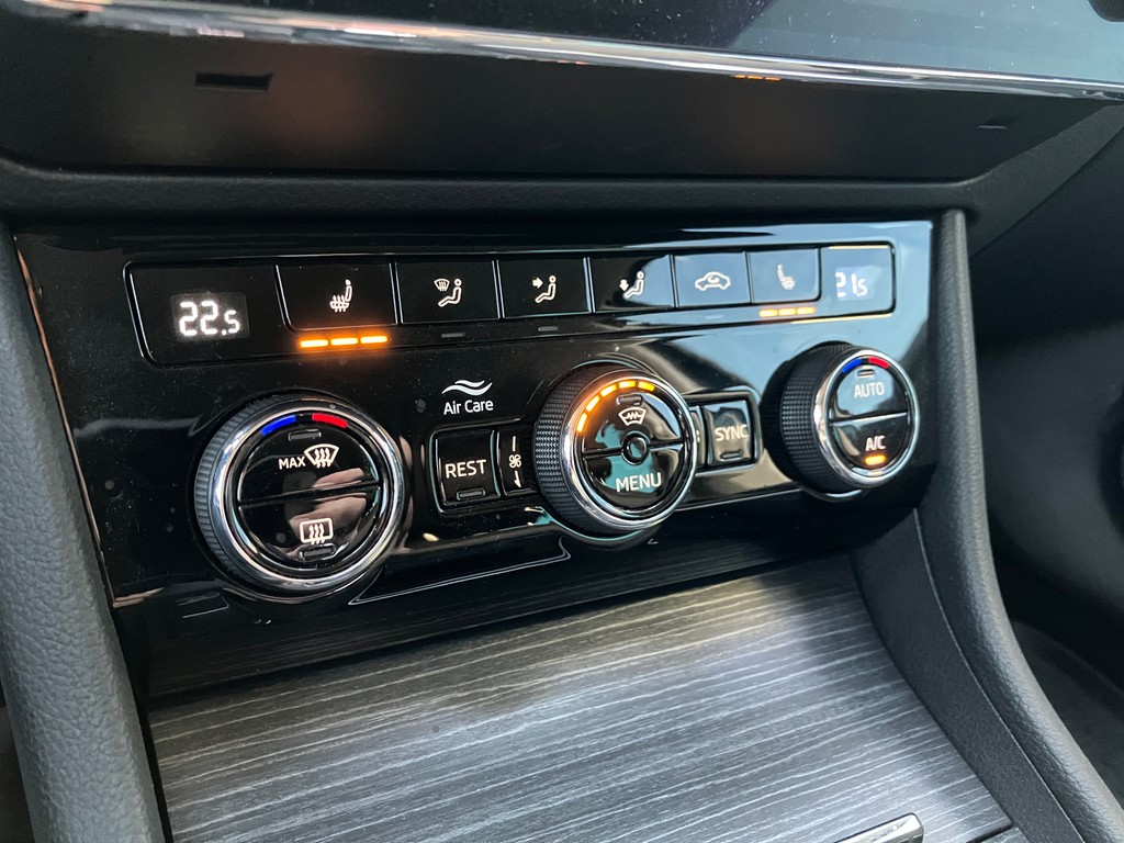 Skoda - Superb Combi 2.0 TDI DSG Style *Matrix*AHK*RüKam_7