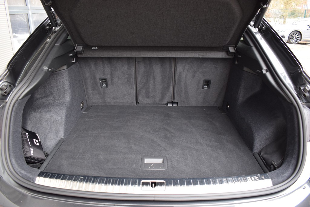 Audi - Q3 Sportback 40 TDI qu/S-tr. *S-line*Matrix*AHK*_8