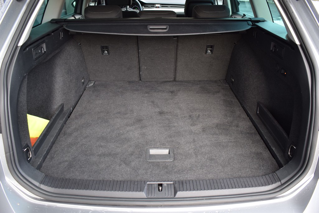 VW - Passat Variant TDI DSG *Business*AHK*LED*3,99%*_8