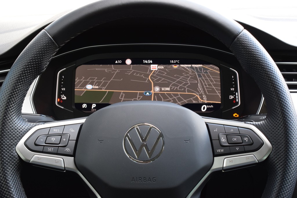 VW - Passat Variant GTE DSG *AHK*RüKam*Navi*3,99%*_3