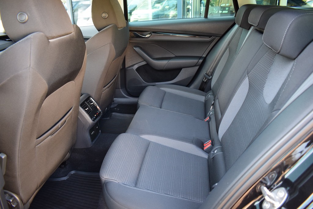 Skoda - Octavia Combi 2.0 TDI DSG Ambition *LED*Navi*GRA_3