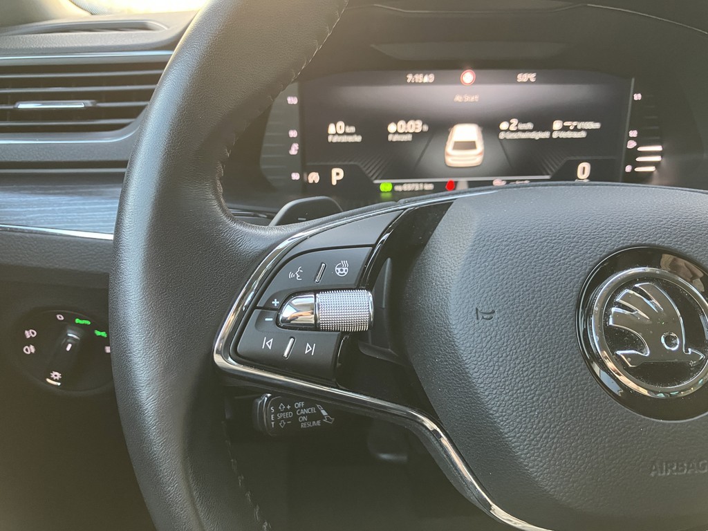 Skoda - Superb Combi 2.0 TDI DSG Style *Matrix*AHK*RüKam_4