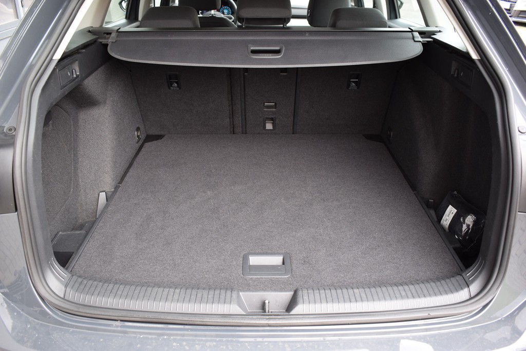 VW - Golf VIII Variant TDI 2.0 DSG *Life*LED*AHK*PDC*_8