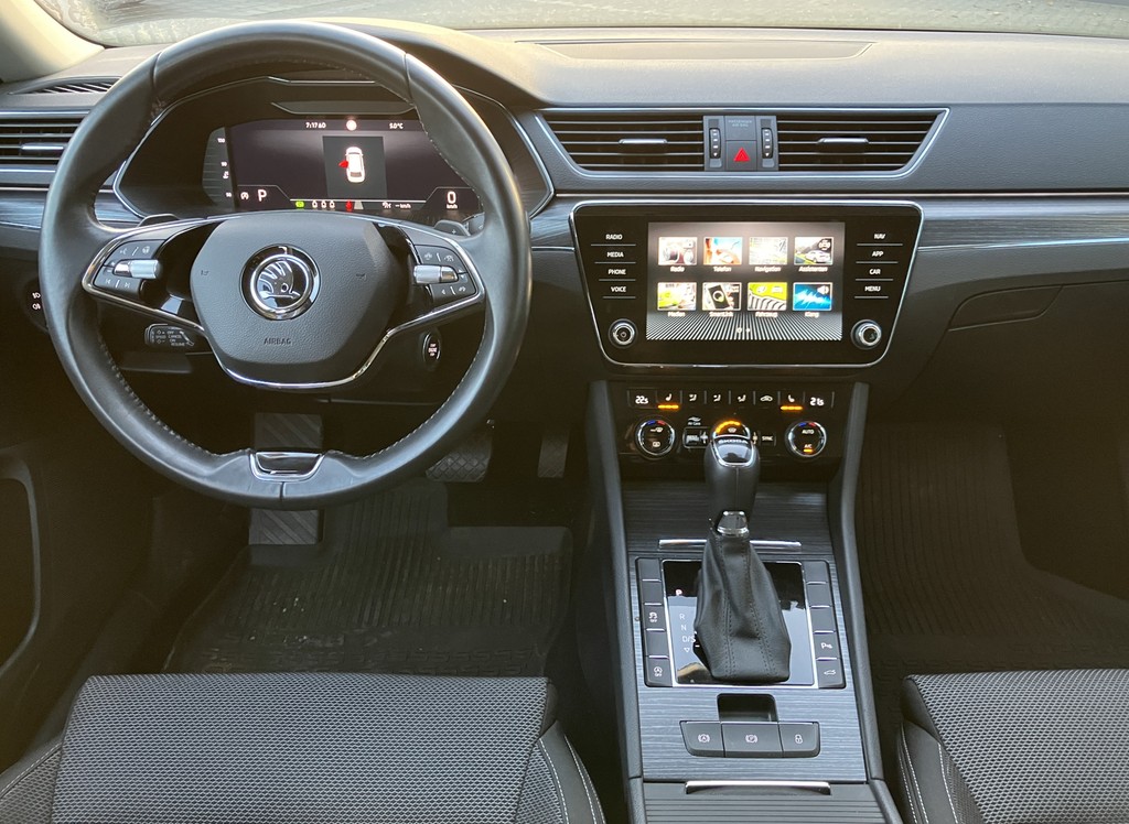 Skoda - Superb Combi 2.0 TDI DSG Style *Matrix*AHK*RüKam_5