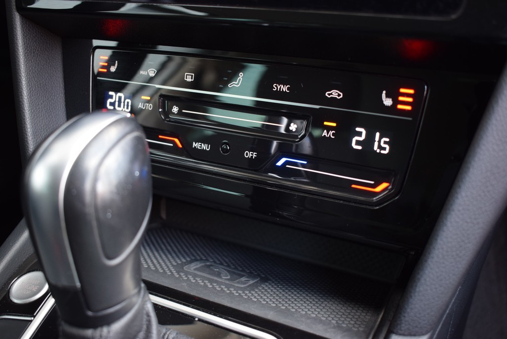 VW - Passat Variant TDI DSG *Business*AHK*LED*3,99%*_2