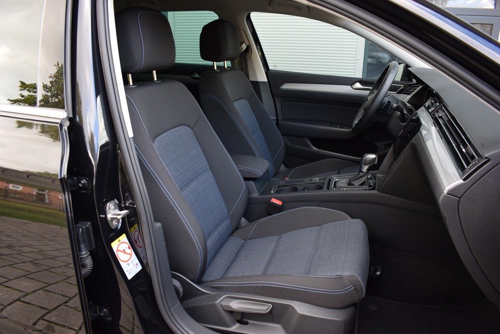 VW - Passat Variant GTE DSG *AHK*RüKam*Navi*3,99%*_16