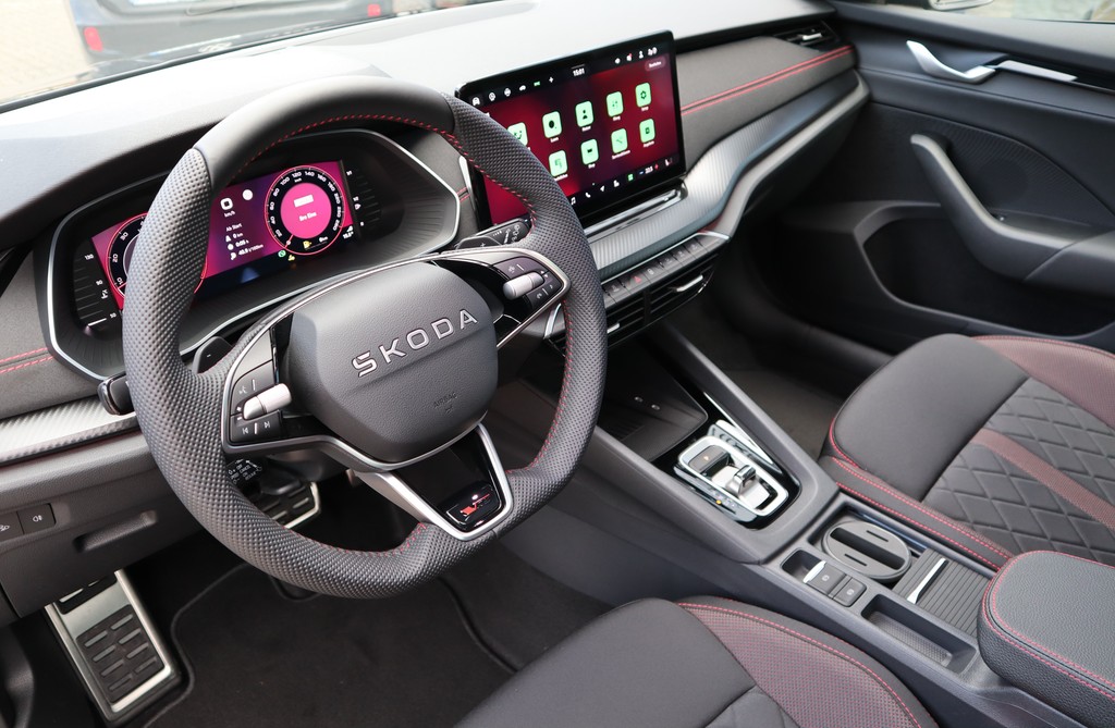 Skoda - Octavia Combi RS 2.0 TSI DSG *Matrix*Pano*AHK_10