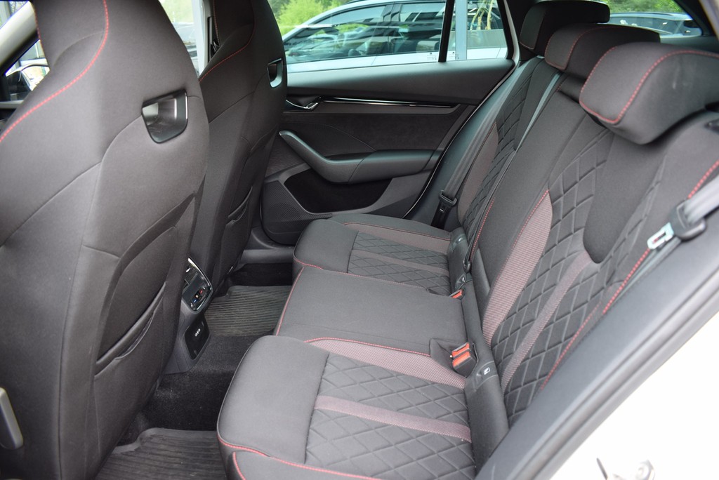 Skoda - Octavia Combi RS 2.0 TDI DSG *LED*AHK*RüKam_7