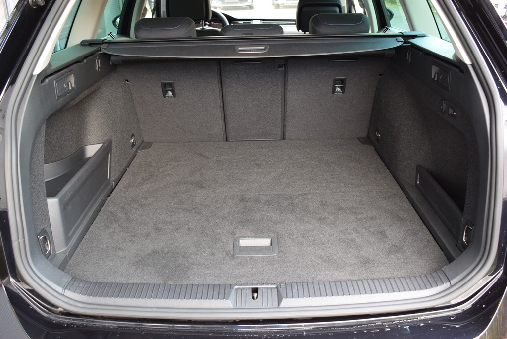 VW - Passat Variant GTE DSG *AHK*RüKam*Navi*3,99%*_9