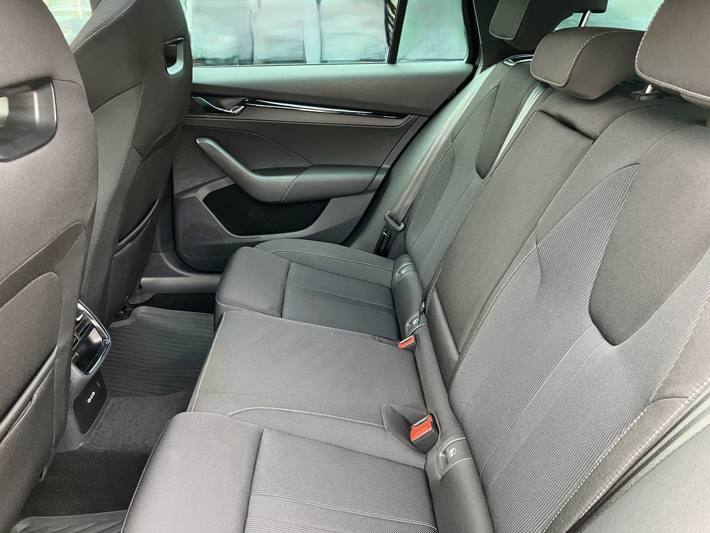 Skoda - Octavia Combi 2.0 TDI DSG Sportline *LED*HuD_2