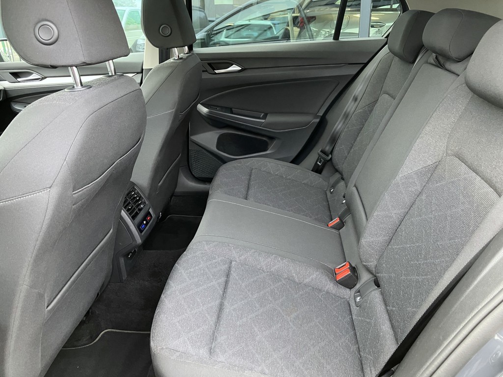 VW - Golf VIII TDI 2.0 DSG *Life*Matrix*Nav*AHK*18"_2