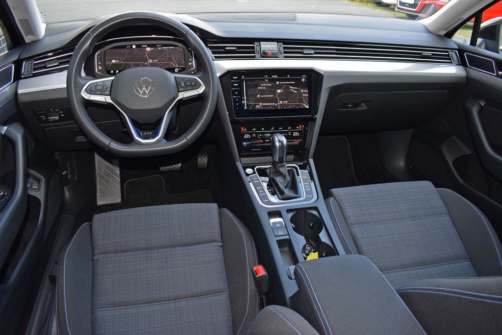 VW - Passat Variant GTE DSG *AHK*RüKam*Navi*3,99%*_12
