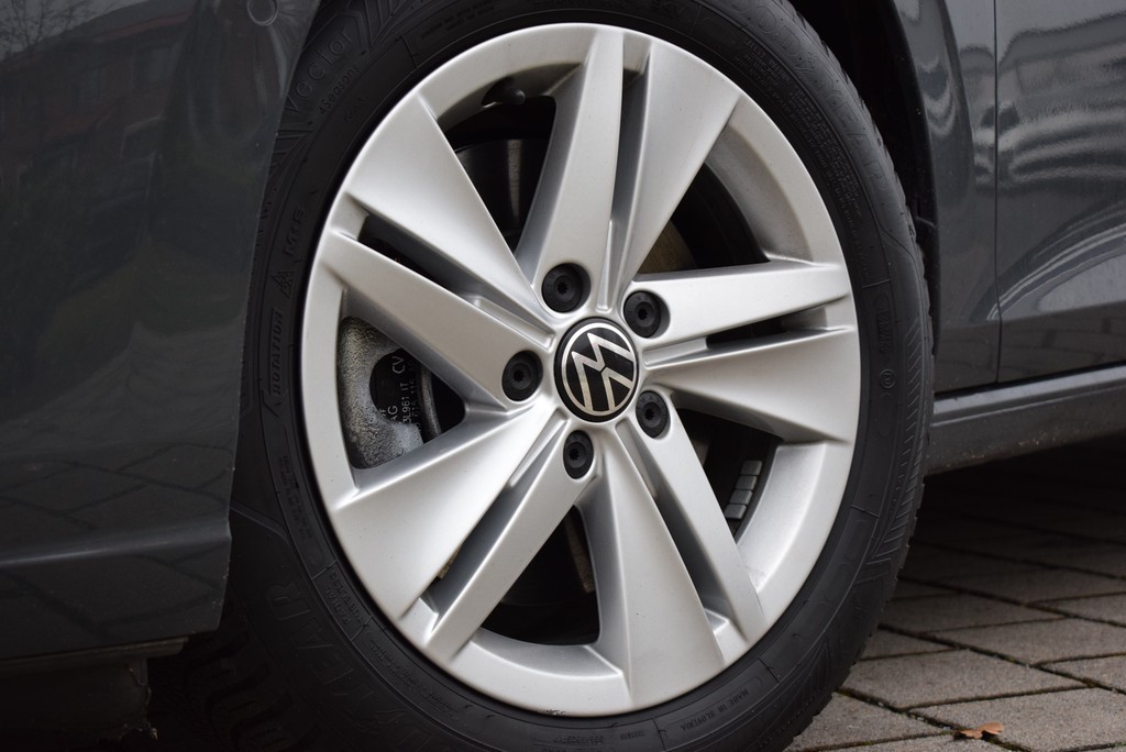 VW - Golf VIII Variant TDI 2.0 DSG *Life*LED*AHK*PDC*_11