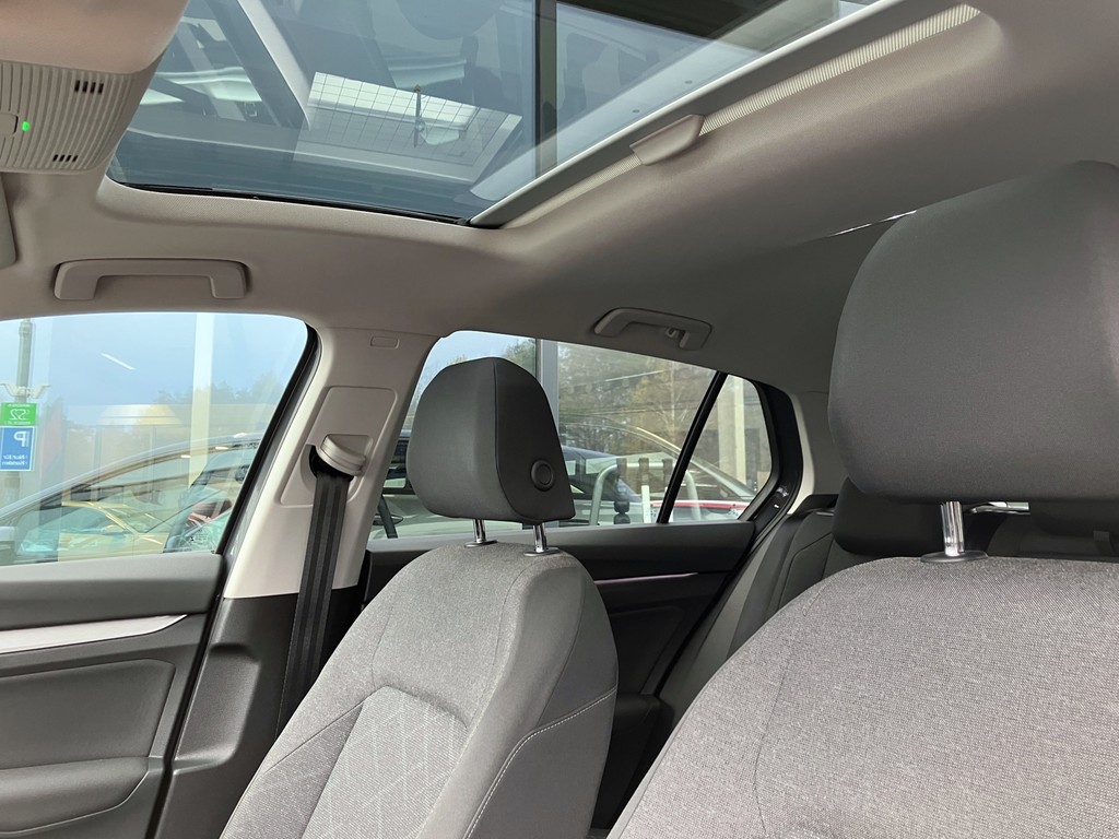 VW - Golf VIII TDI 2.0 DSG *Life*Matrix*Nav*AHK*18"_8