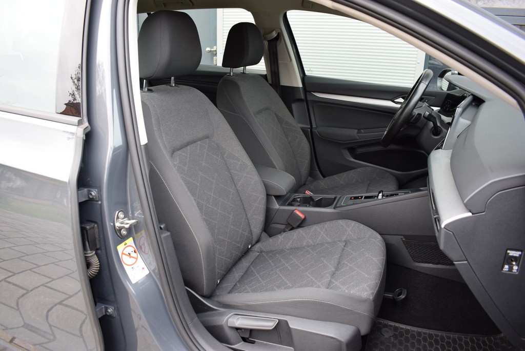 VW - Golf VIII Variant TDI 2.0 DSG *Life*LED*AHK*PDC*_15