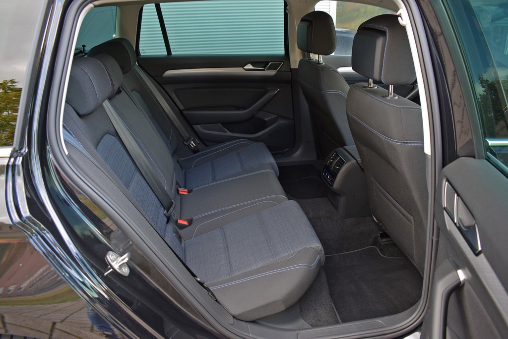 VW - Passat Variant GTE DSG *AHK*RüKam*Navi*3,99%*_17