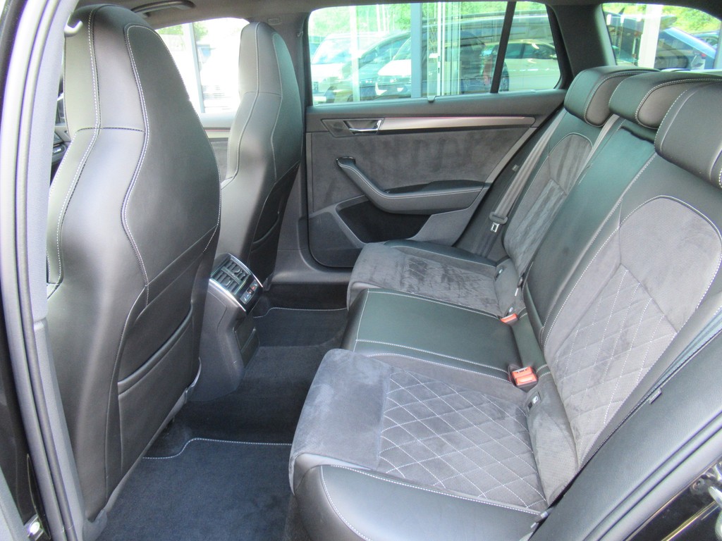 Skoda - Superb Combi 1.4 TSI iV DSG Sportline *StaHzg*_6