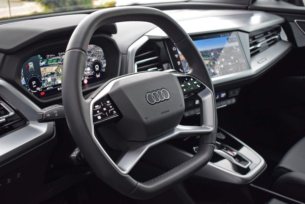 Audi - Q4 e-tron 55 quattro *Pano*AHK*Matrix*HuD*360°_2