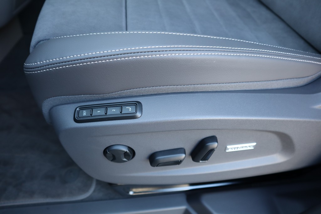 VW - T7 Multivan Style 2.0 TDI DSG lang *Pano*StaHzg_3