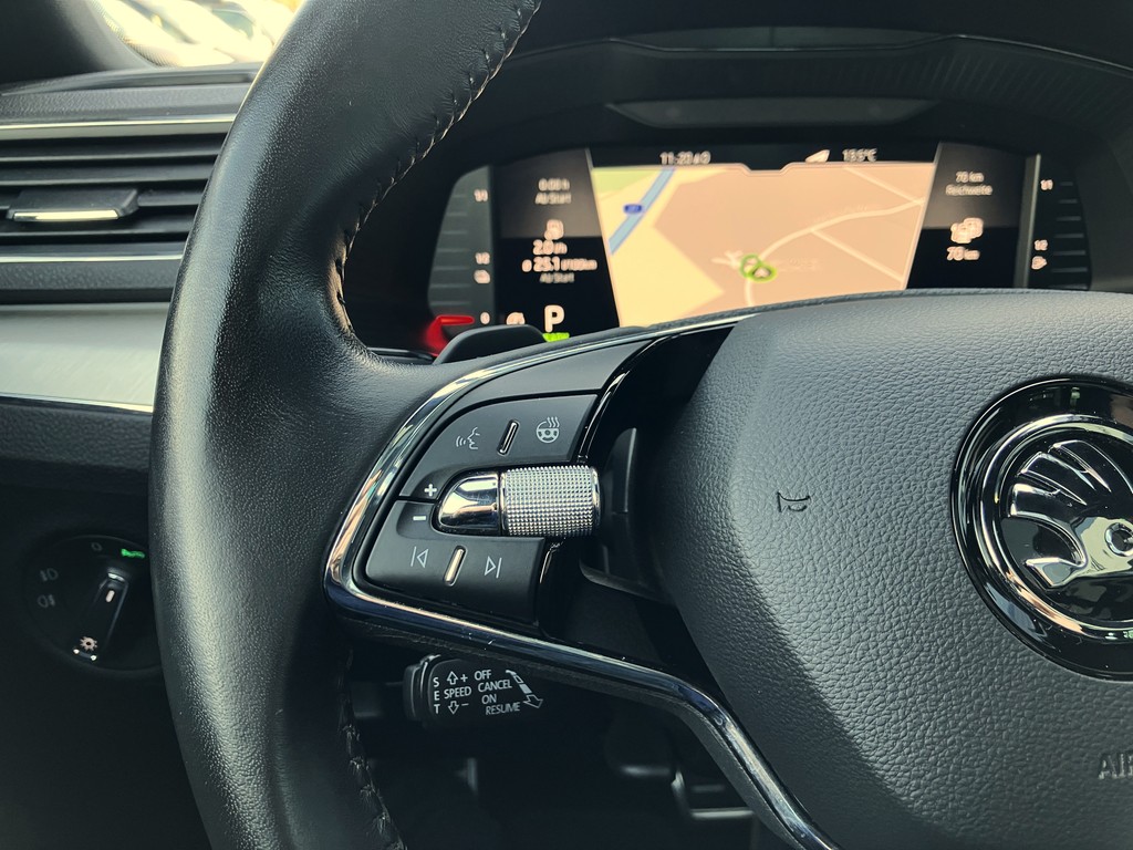 Skoda - Superb Combi L&K 1.4 TSI iV DSG *Matrix*Pano*AHK_12